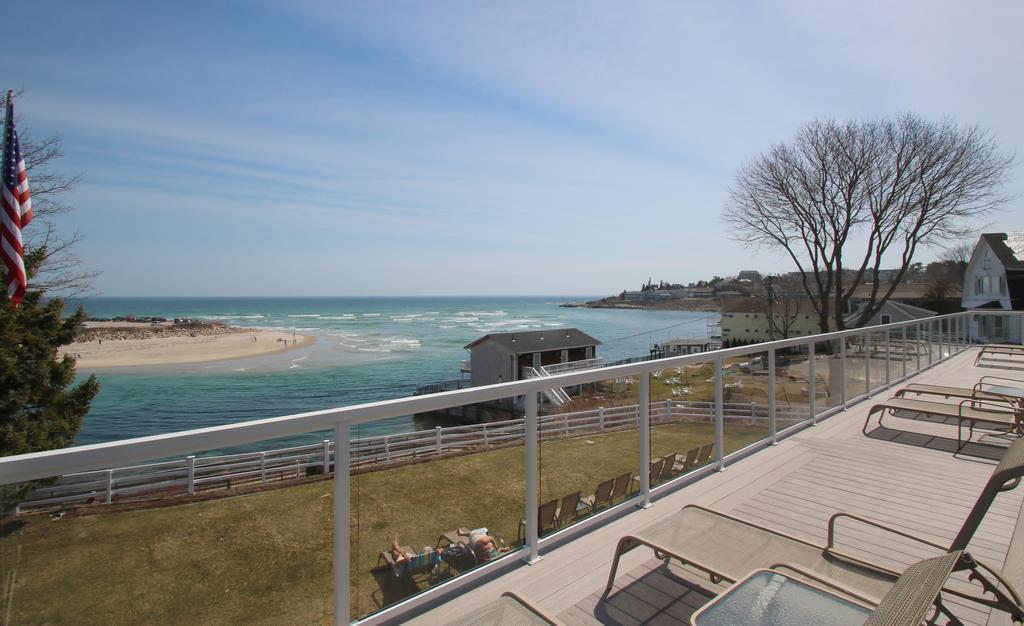 Inn Terrace By The Sea