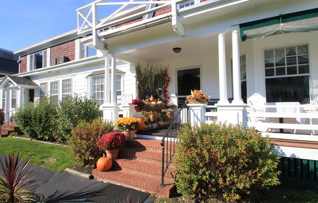Inn Terrace By The Sea