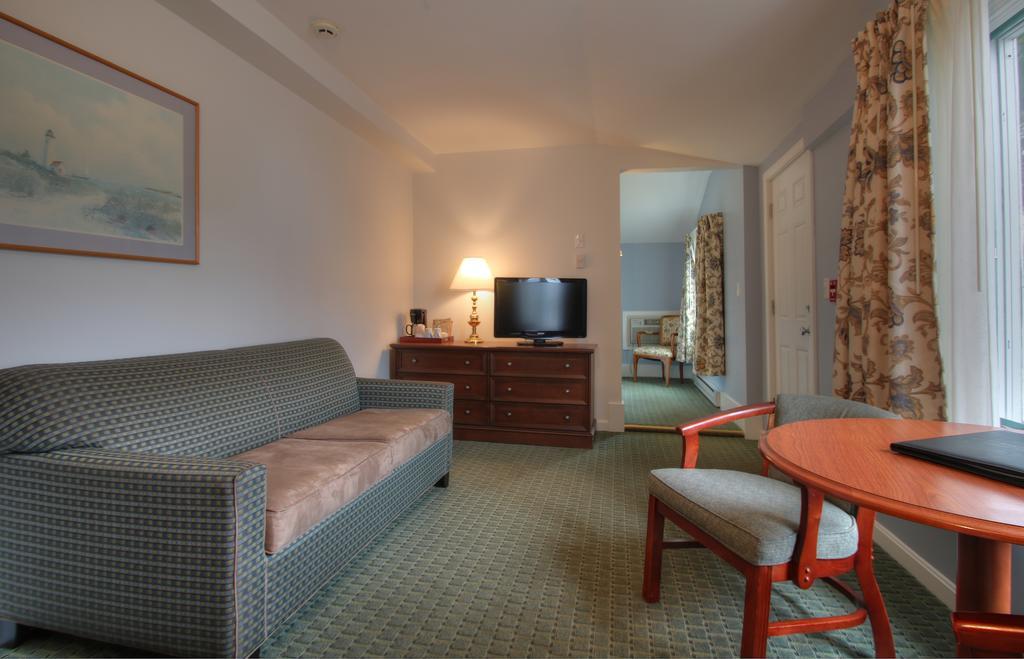 Inn Terrace By The Sea