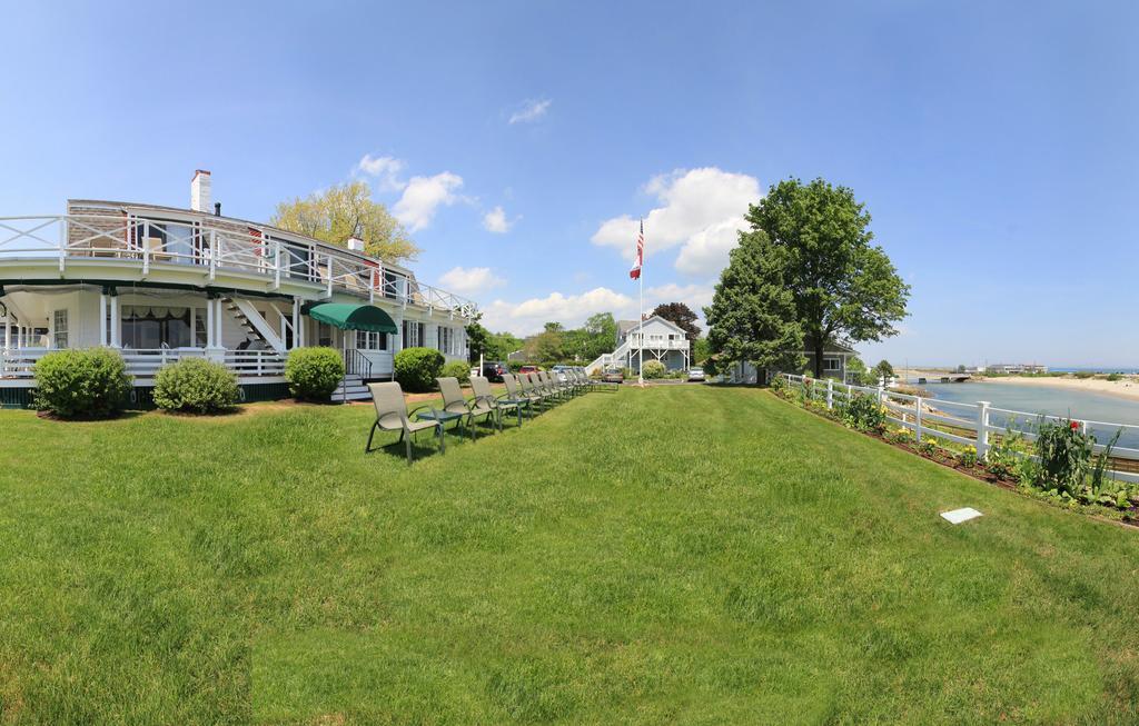 Inn Terrace By The Sea
