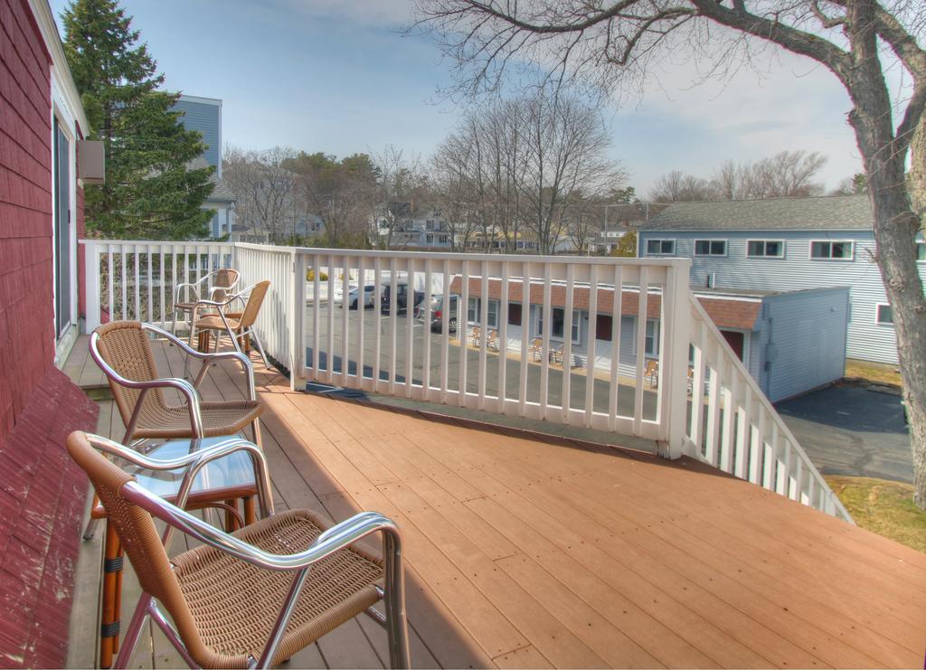 Inn Terrace By The Sea